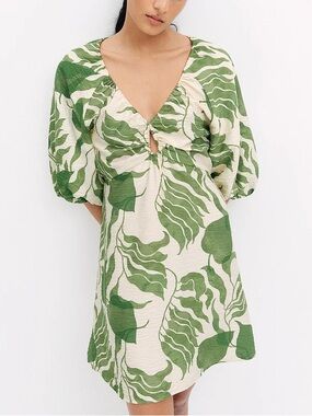 H&M Crêpe Mini Dress. NWOT. LARGE